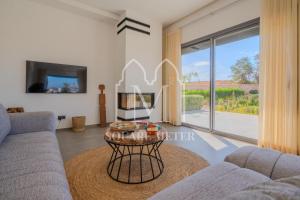 Villa Azurea - Heated Pool & Housekeeping Service Included