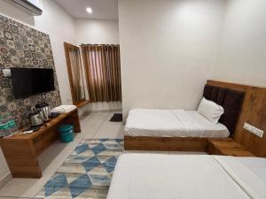 The Hotel Shree Shyam Palace inn