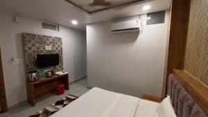 The Hotel Shree Shyam Palace inn