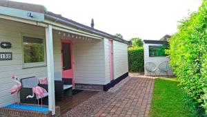 Delightful tropical retreat close to the sea