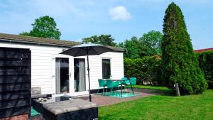 Delightful tropical retreat close to the sea