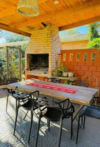 Tuchita House en Cataratas con piscina, parrilla, cochera, wifi