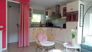 Delightful tropical retreat close to the sea