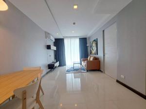 Beautiful room, big balcony, near the mall