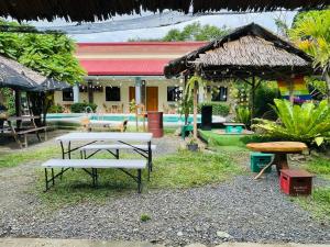 La Casa d Aitor Poolside Apartments with Wood Fired Pizza near city center