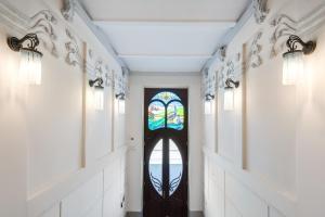 Old Town Apartments B14