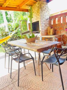 Tuchita House en Cataratas con piscina, parrilla, cochera, wifi