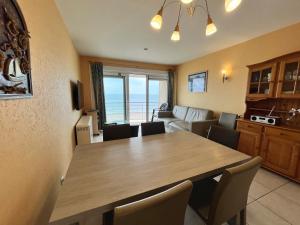 Cozy one-bedroom apartment with sea view and pool T50