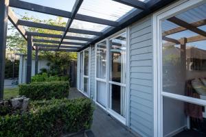Bright Modern Guesthouse - Free Parking, Near CBD