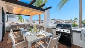 VACATION MARBELLA I Los Naranjos, Duplex Penthouse, Golf Lovers, Security, Swimming pool, Fastest WiFi with Rooftop and Terrace
