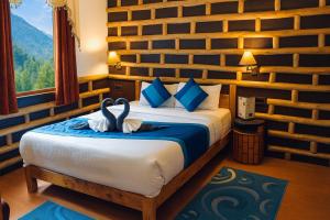 Manu Villa, Manali - A Beautiful Cottage towards Snow Capped Mountains