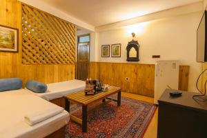 Manu Villa, Manali - A Beautiful Cottage towards Snow Capped Mountains