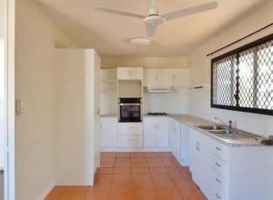 Relax & Unwind, 5BR Home with Pool Near CBD