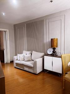 Elegant Stylish 1 Bedroom Balcony City and Manila Bay view FREE Sauna Pool GYM Makati