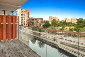 Cosy 2-Bedroom Flat with Balcony Canary Wharf