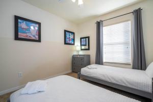 Charming 3BR Resort Townhome with Private Pool near Disney