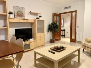 Céntrico, parking privado, al lado estación tren