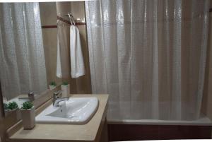 Céntrico, parking privado, al lado estación tren