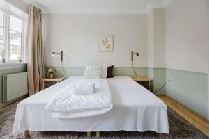 Upscale 3BR Apartment in City Center