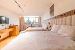 Superior Pyramids View