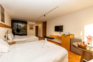 Superior Pyramids View