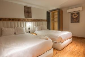 Superior Pyramids View