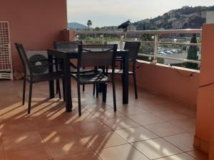 Appartement climatisé centre ville, proche plages Saint Raphaël et Fréjus avec ascenseur