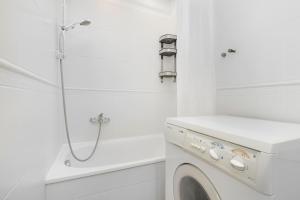 Comfortable Apartment Near the Old Town Perfect Place for Remote Work and for Sightseeing by Noclegi Renters