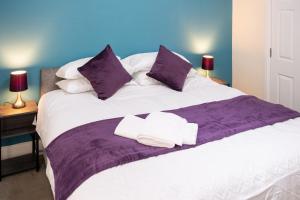 Rugby 1-BR Apt, Parking, City Centre, Sleeps 3