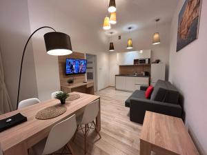 Old Town Apartments B14