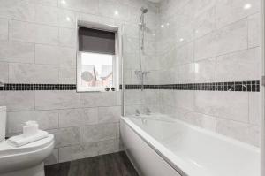 Norris Stays - Sleeps 7 by M55