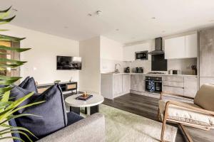 Modern 1BR Flat