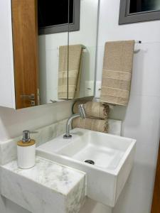 Aconchegante e bem localizado Praia e Piscina