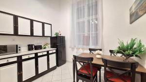 Báthory Residence by the Parliament