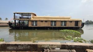 Phoniex houseboat