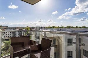 The Luxurious Semi-Circle