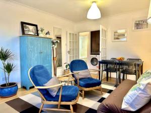 Modern Edgware flat with garden and parking