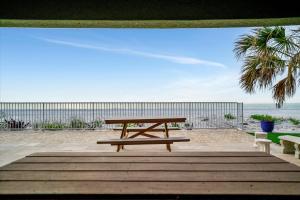 Stones Throw Beachside Bungalow #2 AT THE BEACH