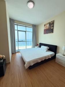 Full seaview luxury with gym,pool,jacuzzi,sauna,24x7 cafe,beach,restaurants,medical and more