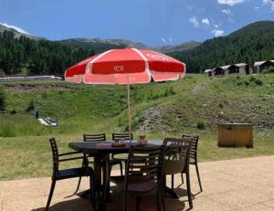 Studio tout équipé, piscine chauffée, départ skis aux pieds