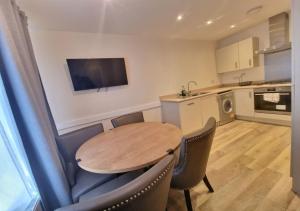 3Bedroom near Nec & Airport w Parking and Garden