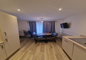 3Bedroom near Nec & Airport w Parking and Garden