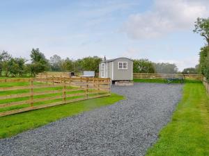 Greengill Farm Shepherds Hut- Ukc3632