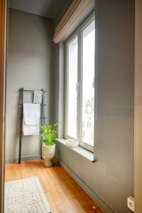 Spacious & Luminous Gem in Historic Ghent Building