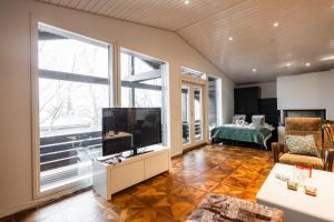 Arctic Winter Villa - Pool and Sauna