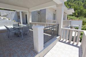 Triple Room Brela 6056a