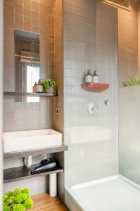 Spacious & Luminous Gem in Historic Ghent Building