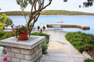 Apartments by the sea Barbat, Rab - 18462