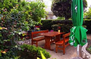 Apartments by the sea Barbat, Rab - 18462