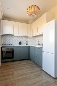 Modern apartment with balcony and free parking